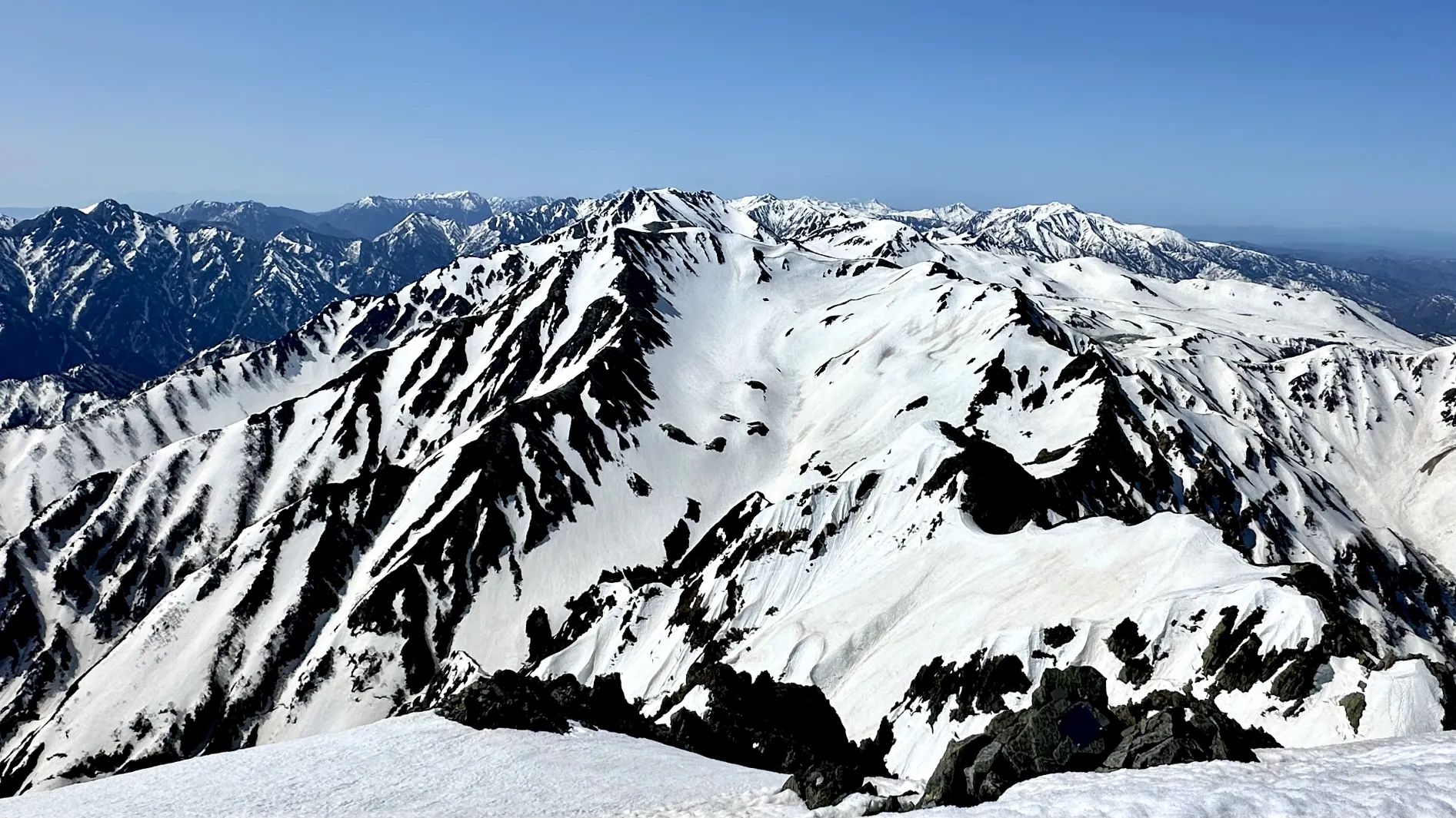 剱岳山頂からの景色（立山方面）2024年5月