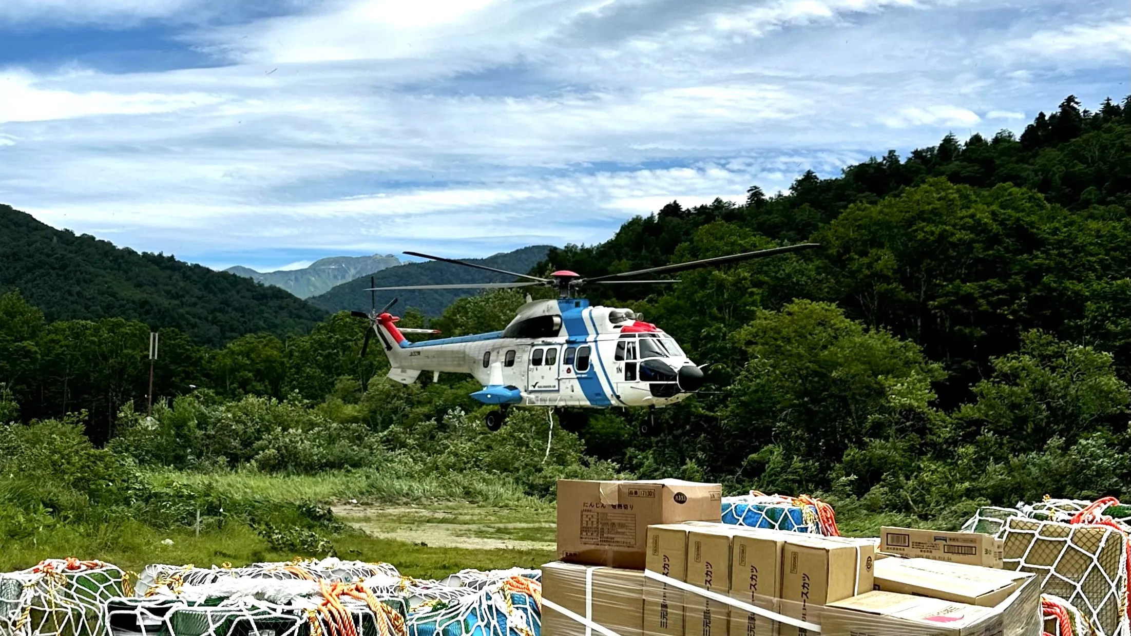 山小屋への納品（ヘリコプター）（2024年7月）